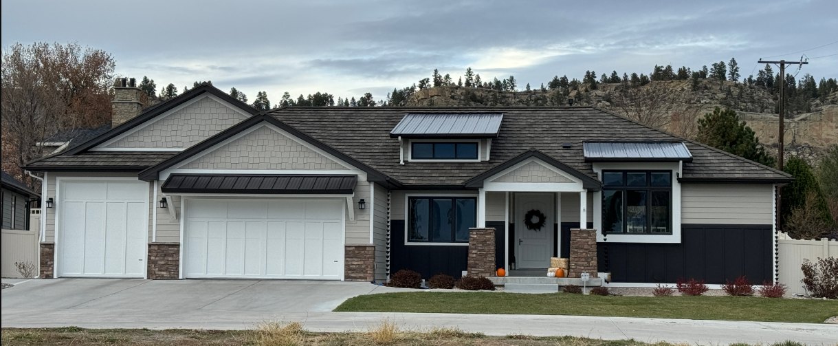 DECRA Shake XD in Pinnacle Grey on a modern home