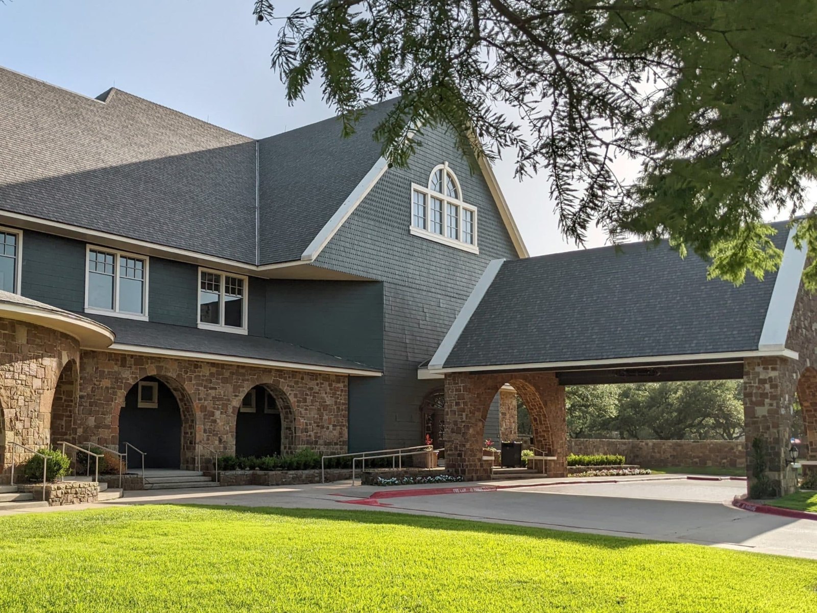 F-Wave REVIA Hand-Split Shake in Castlewood Brown on a two-storey home