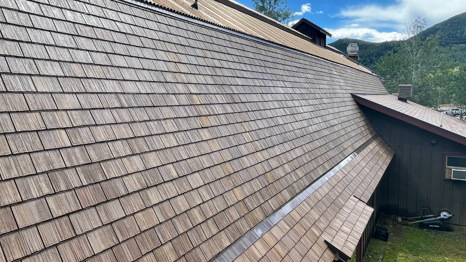 F-Wave REVIA Hand-Split Shake in Mountain Cedar, roof close-up